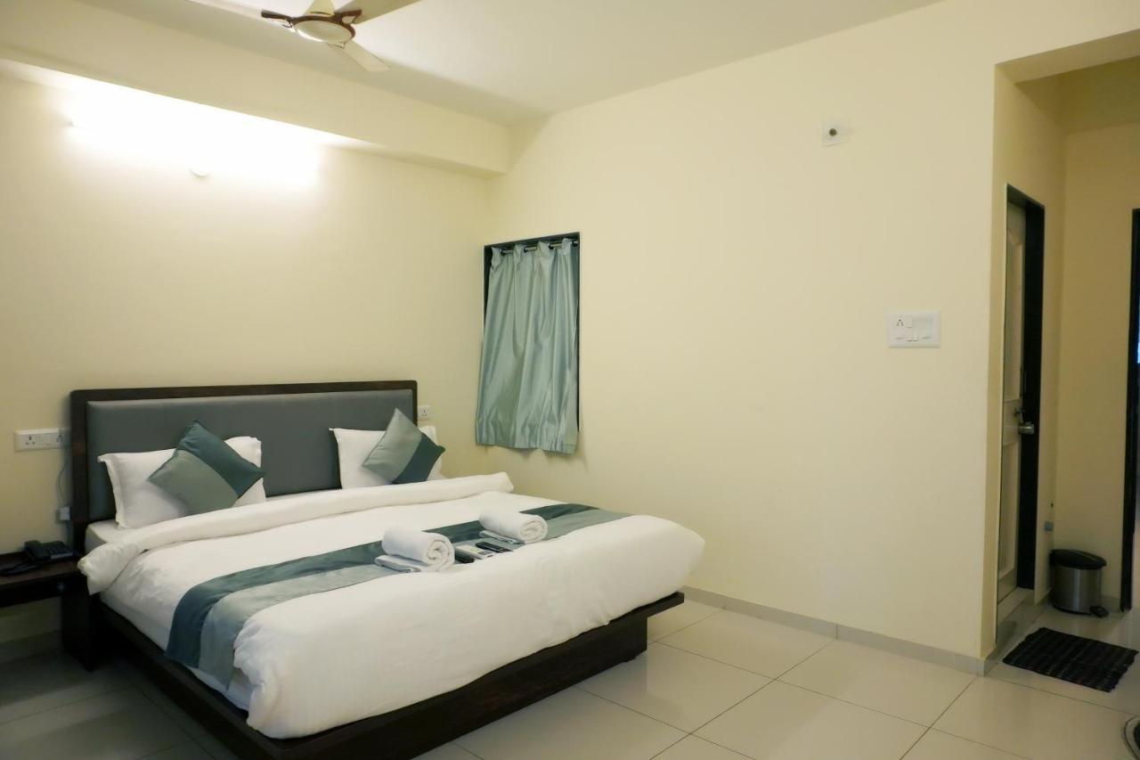Hotel Nova SK Rajkot Exterior foto